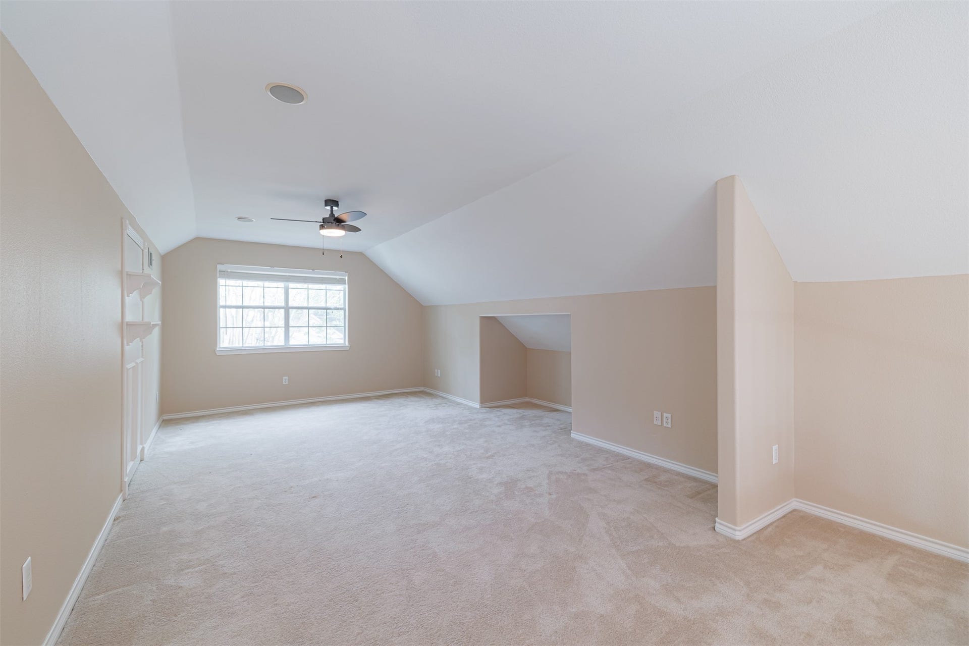 519 E Hillary Circle, Sugar Land, TX 77498 Large game room located upstairs.