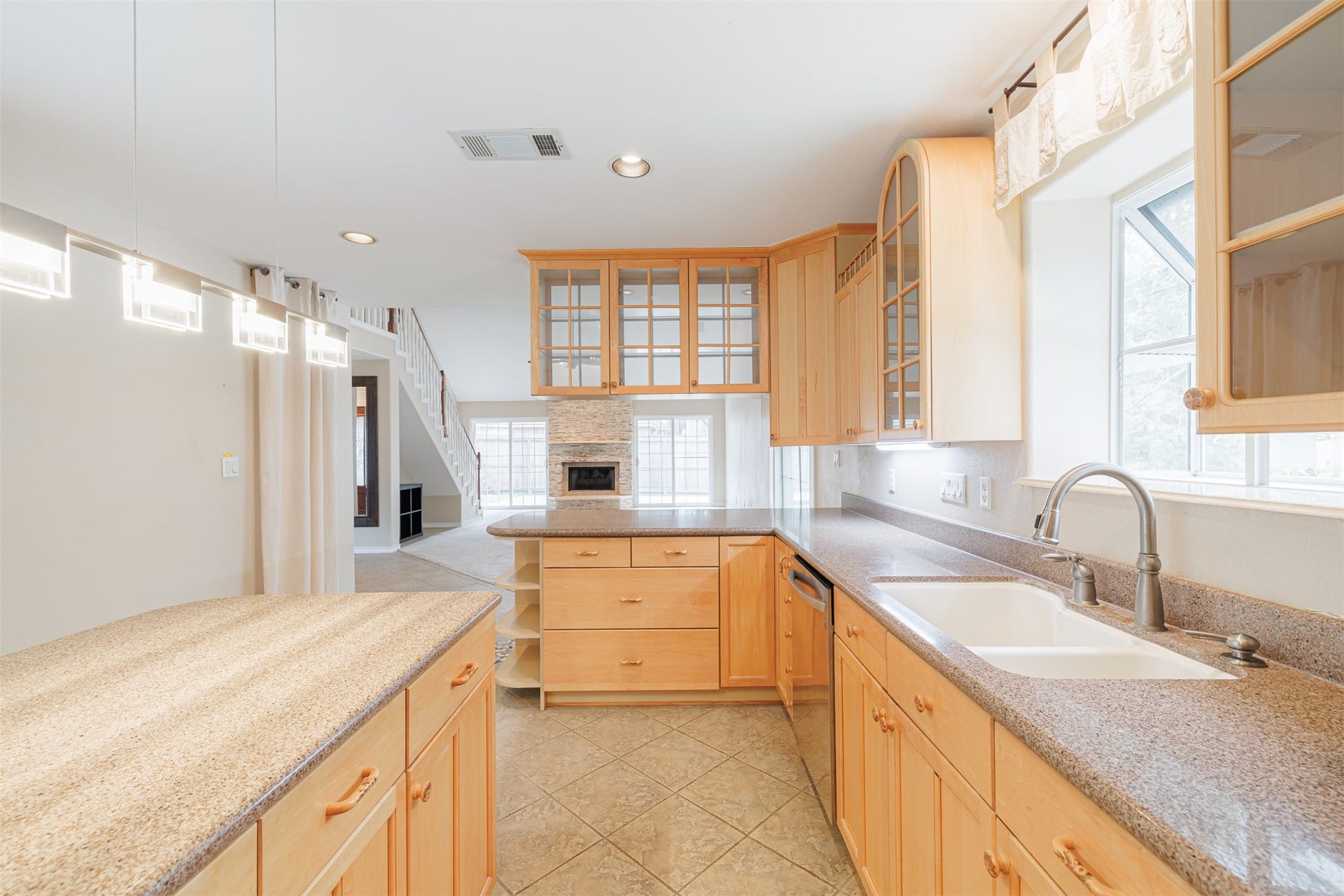 519 E Hillary Circle, Sugar Land, TX 77498 Kitchen.