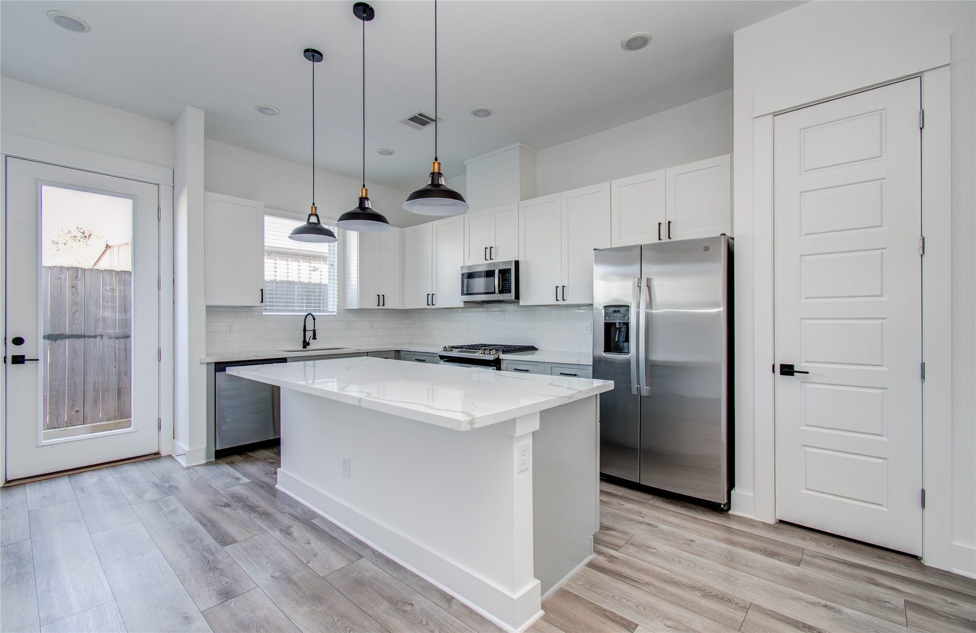 2054 Johanna Creek Drive, Houston, TX 77055 2054 Johanna Creek Drive, Houston, TX 77055