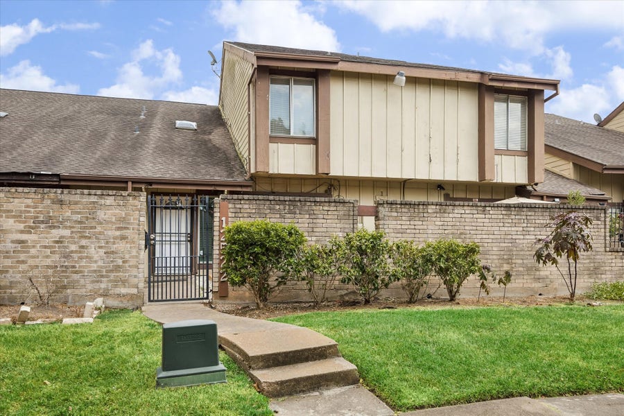 Property photo for 12522 Newbrook Drive, Houston, TX