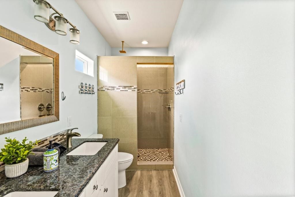 1157 Alex Drive, Gilchrist, TX 77617 1157 Alex Drive, Gilchrist, TX 77617