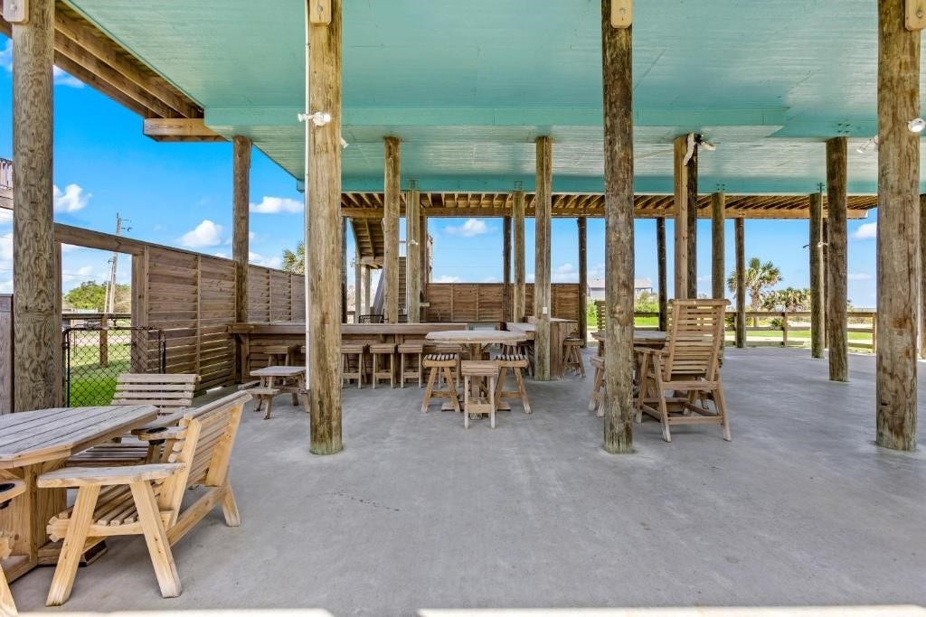 1157 Alex Drive, Gilchrist, TX 77617 1157 Alex Drive, Gilchrist, TX 77617