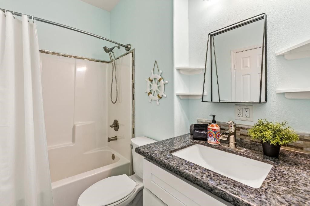 1157 Alex Drive, Gilchrist, TX 77617 1157 Alex Drive, Gilchrist, TX 77617