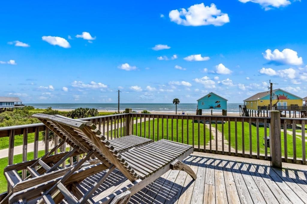 1157 Alex Drive, Gilchrist, TX 77617 1157 Alex Drive, Gilchrist, TX 77617