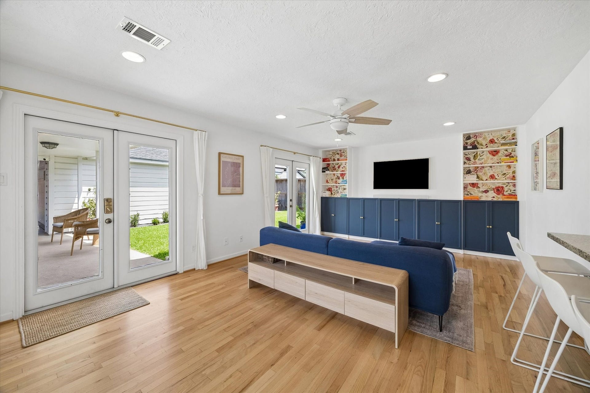 1232 Chantilly Lane, Houston, TX 77018 Family room opens directly to the covered patio and backyard through French doors, creating effortless indoor outdoor living with custom built ins and plenty of room to gather.