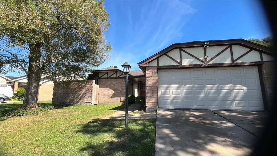 Property photo for 7927 Manzano Drive, Houston, TX