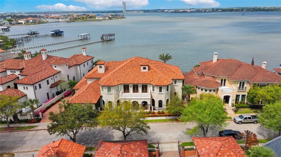 Property photo for 6 Waterford Oaks Lane, Kemah, TX
