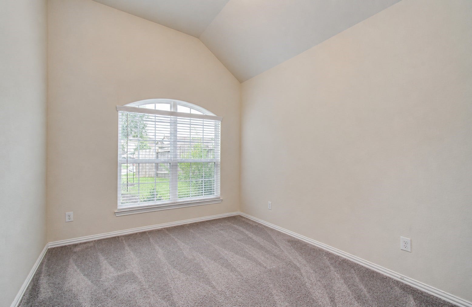 3403 Brazos Falls Dr, Richmond, TX 77469 Front-facing home office with a closet and street views, easy to use as a guest room too.