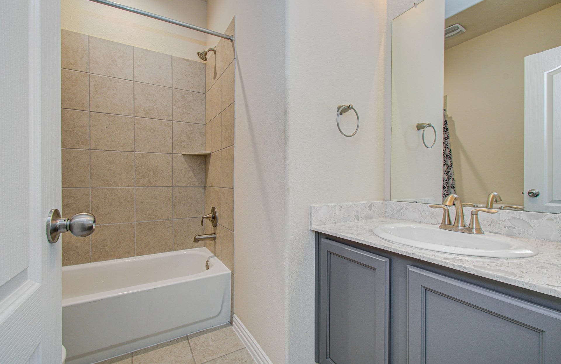 3403 Brazos Falls Dr, Richmond, TX 77469 Second Full Bathroom