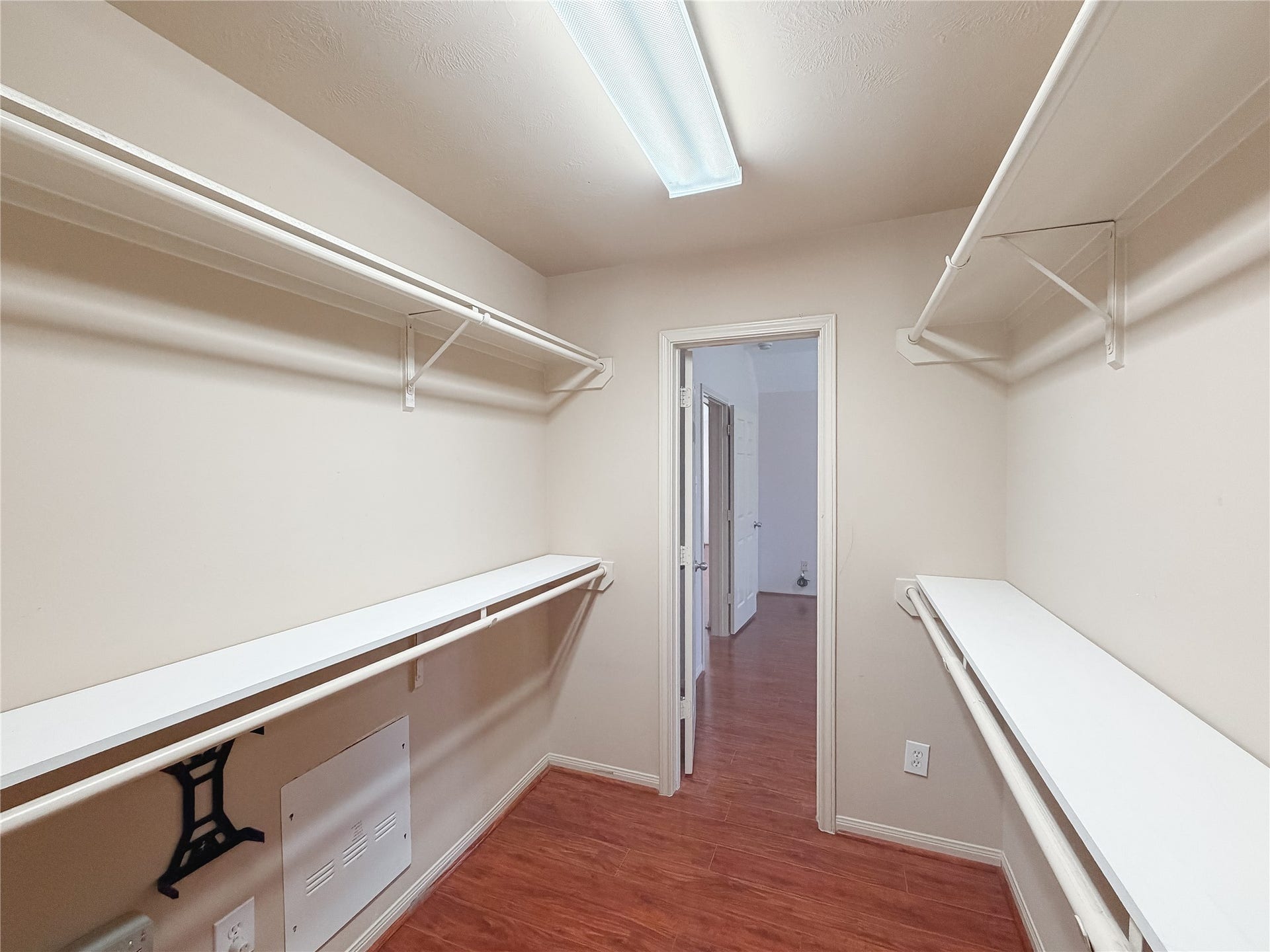 8110 Saragosa Blue Lane, Richmond, TX 77407 Primary Closet