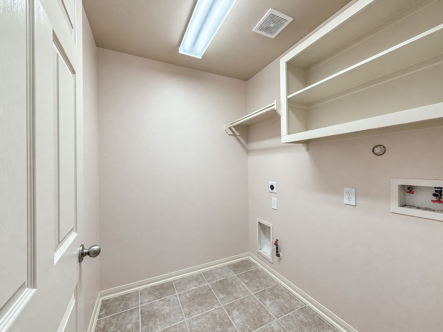 8110 Saragosa Blue Lane, Richmond, TX 77407 Laundry Room