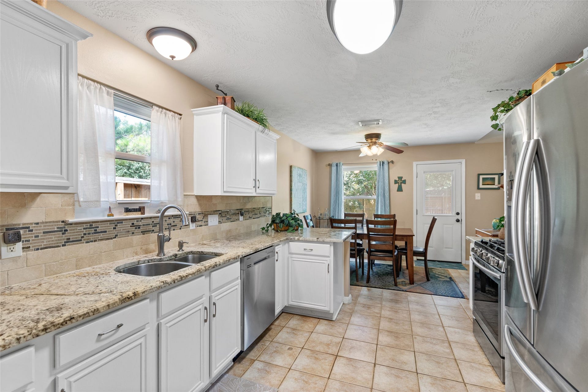 3001 Meadow Bay Drive, Dickinson, TX 77539 3001 Meadow Bay Drive, Dickinson, TX 77539