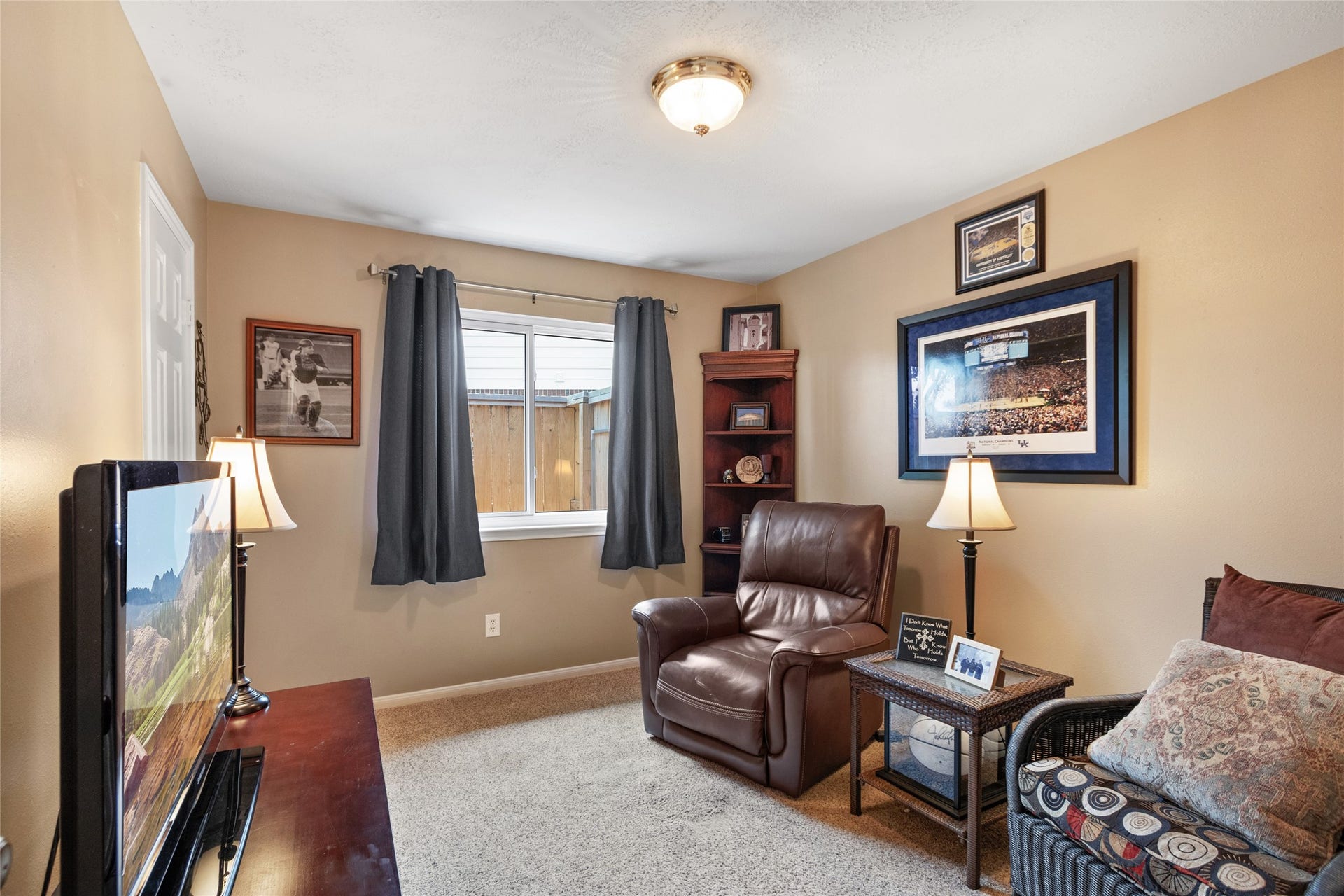 3001 Meadow Bay Drive, Dickinson, TX 77539 Ideal secondary bedroom or relaxation space!