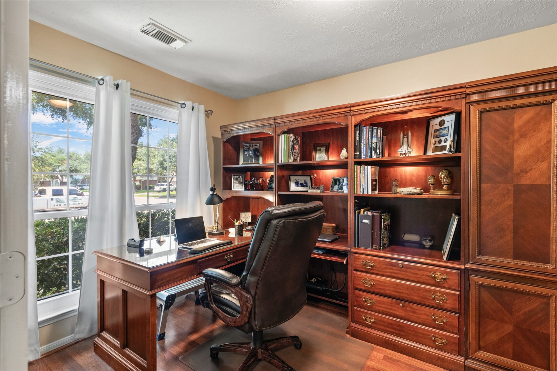 3001 Meadow Bay Drive, Dickinson, TX 77539 3001 Meadow Bay Drive, Dickinson, TX 77539