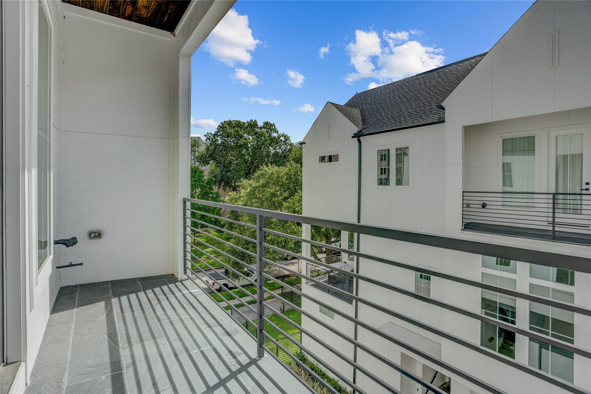 1907 Lauderdale Street, Houston, TX 77030 The primary suite offers a private balcony overlooking the community.