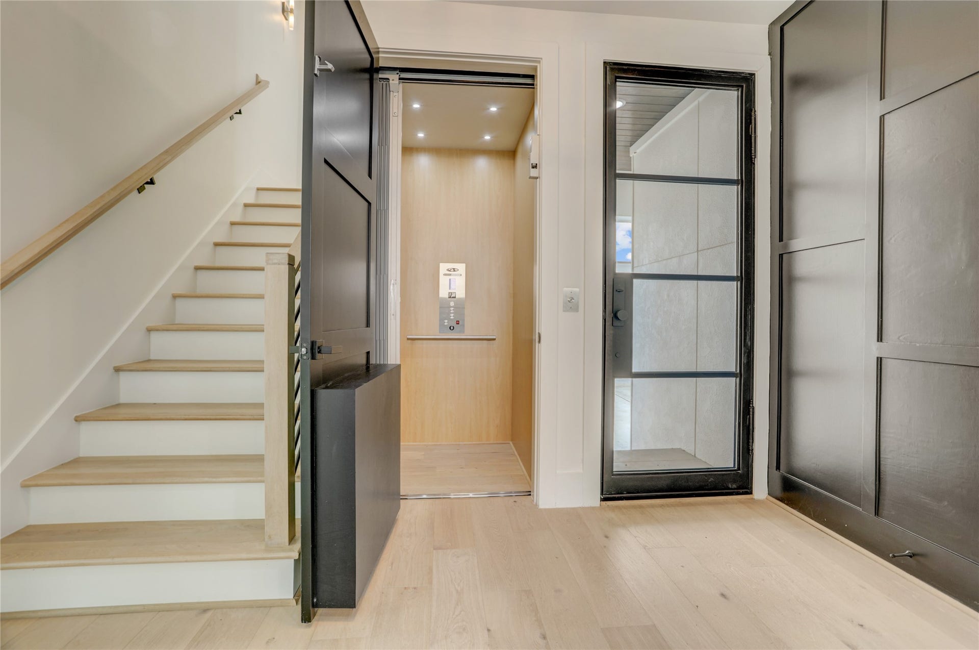 1907 Lauderdale Street, Houston, TX 77030 Already outfitted with an all-floor elevator, this unit has all you could want.