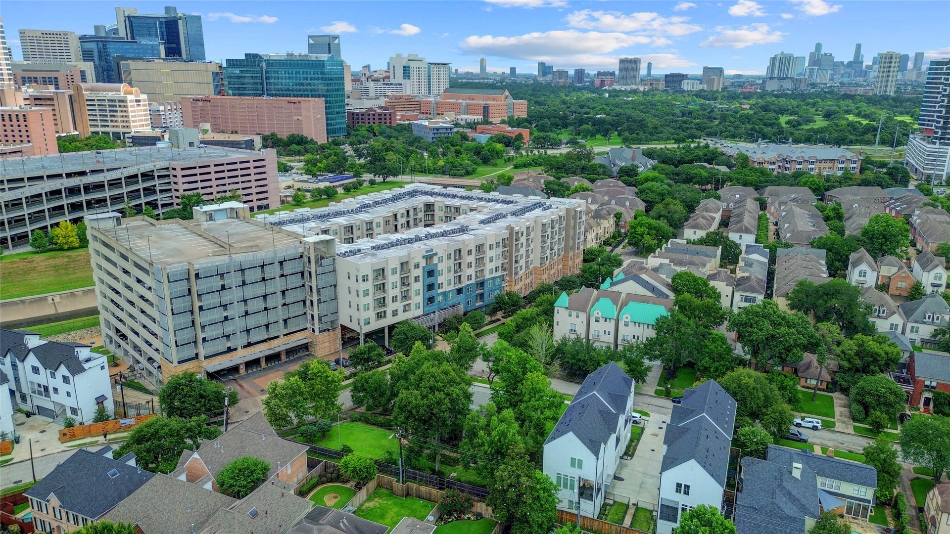 1907 Lauderdale Street, Houston, TX 77030 Another aerial shot showing the proximity of the Lauderdale homes to the Med Center (left), Hermann Park (dark and bright green), and Downtown (back-right).