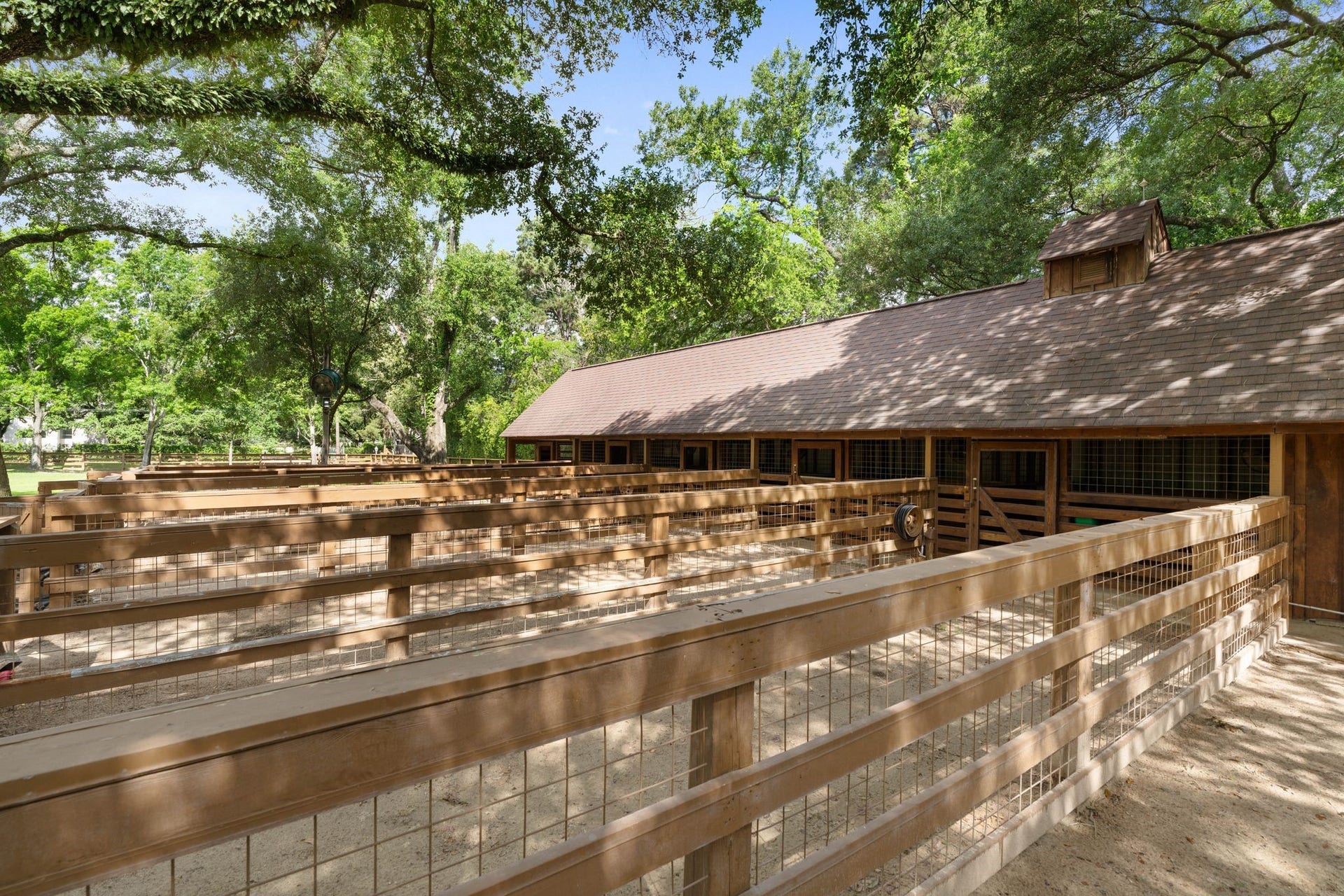 24 W Rivercrest Drive, Houston, TX 77042 24 W Rivercrest Drive, Houston, TX 77042