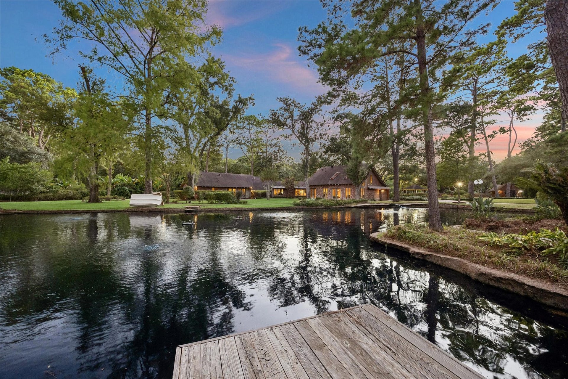 24 W Rivercrest Drive, Houston, TX 77042 24 W Rivercrest Drive, Houston, TX 77042