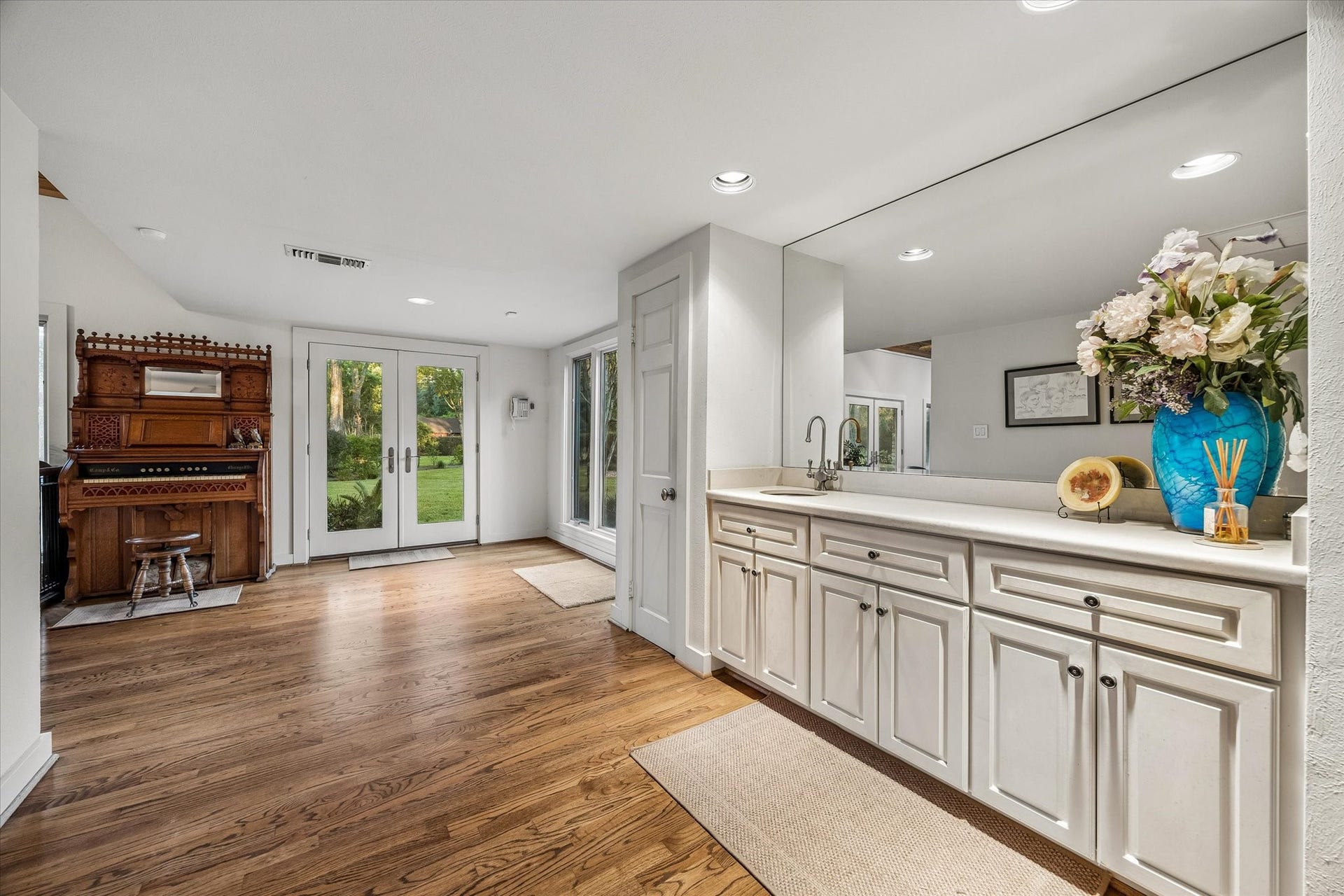 24 W Rivercrest Drive, Houston, TX 77042 24 W Rivercrest Drive, Houston, TX 77042
