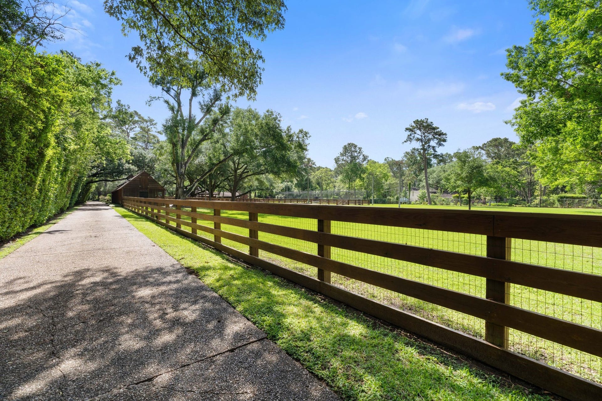 24 W Rivercrest Drive, Houston, TX 77042 24 W Rivercrest Drive, Houston, TX 77042