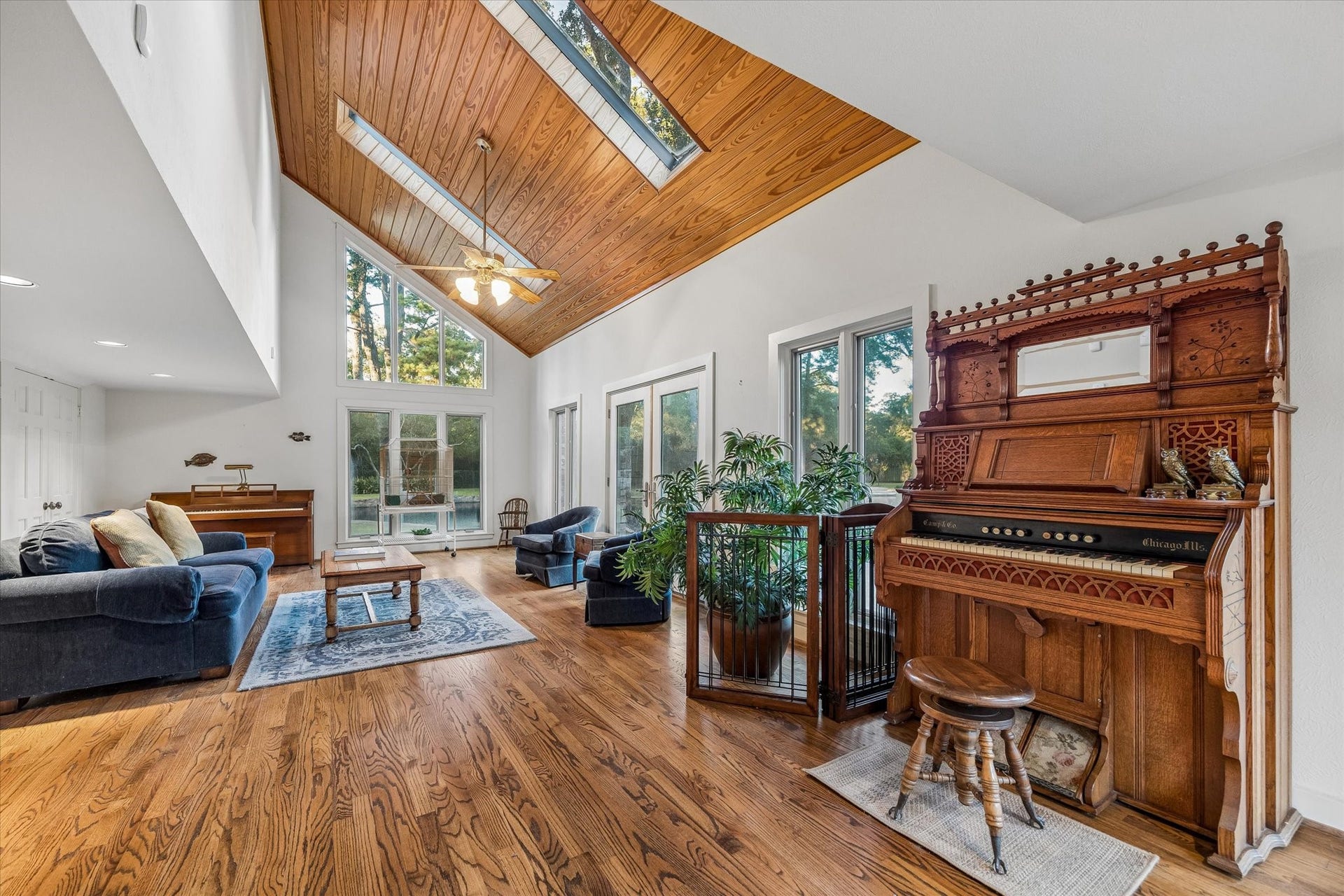24 W Rivercrest Drive, Houston, TX 77042 24 W Rivercrest Drive, Houston, TX 77042