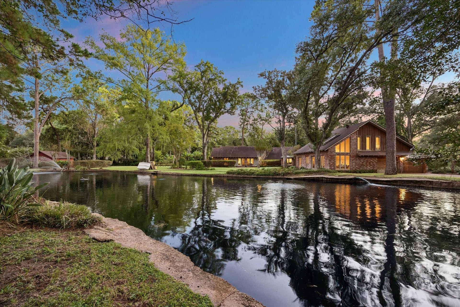 24 W Rivercrest Drive, Houston, TX 77042 24 W Rivercrest Drive, Houston, TX 77042