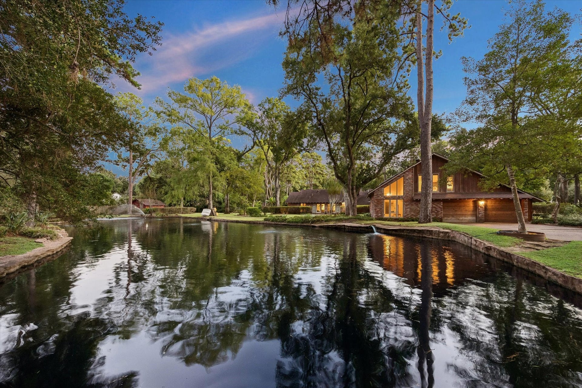 24 W Rivercrest Drive, Houston, TX 77042 24 W Rivercrest Drive, Houston, TX 77042