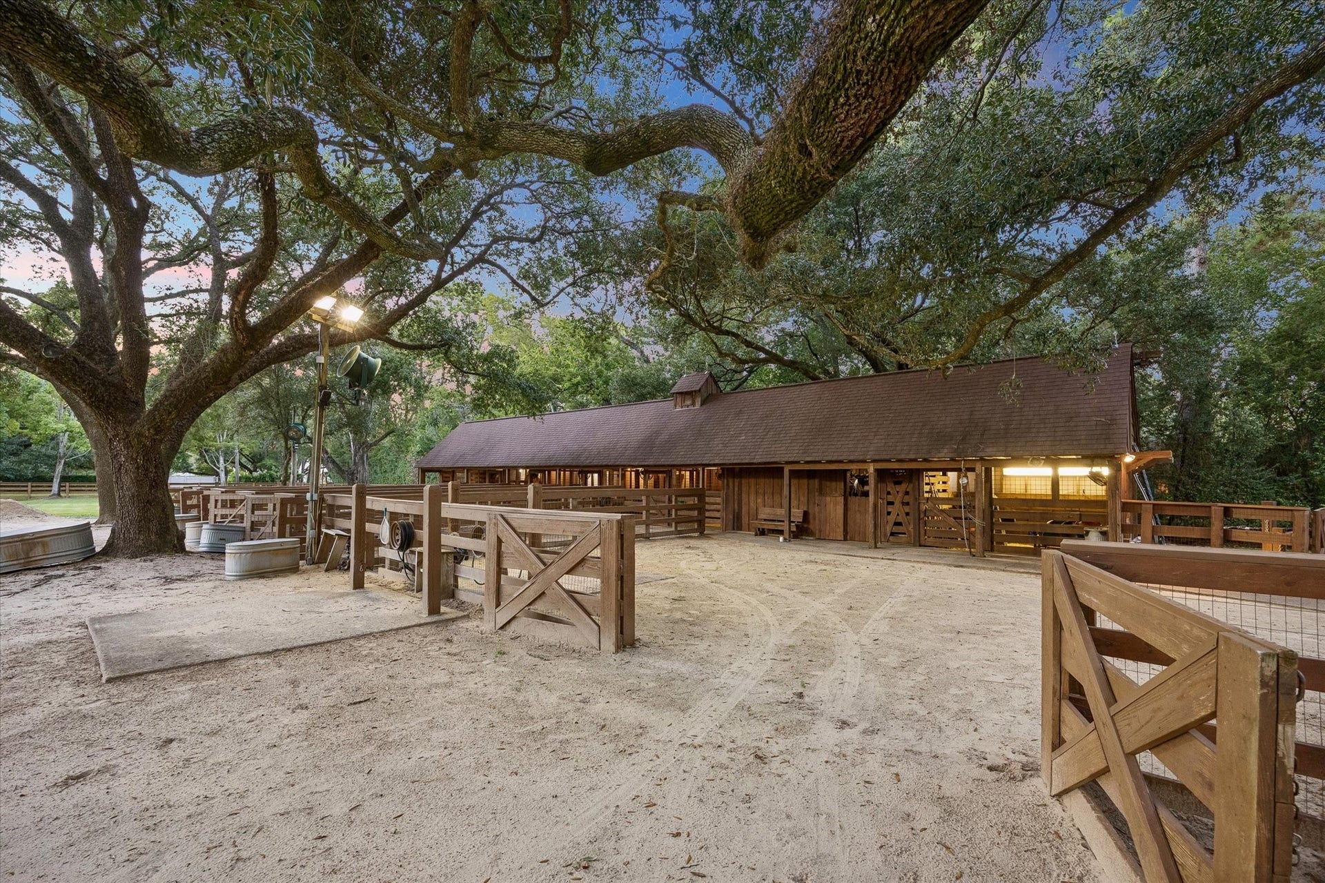 24 W Rivercrest Drive, Houston, TX 77042 24 W Rivercrest Drive, Houston, TX 77042
