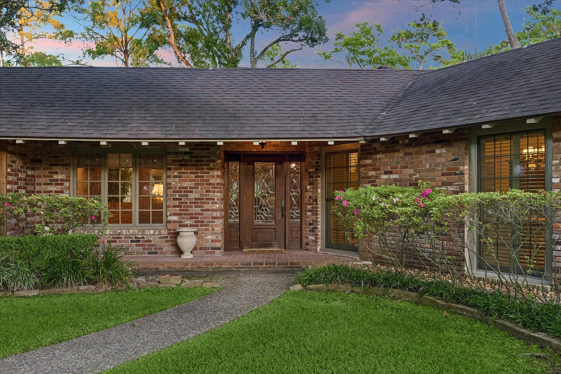 24 W Rivercrest Drive, Houston, TX 77042 24 W Rivercrest Drive, Houston, TX 77042