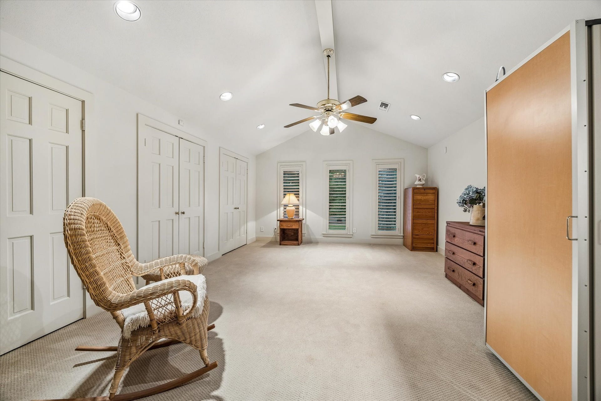 24 W Rivercrest Drive, Houston, TX 77042 24 W Rivercrest Drive, Houston, TX 77042