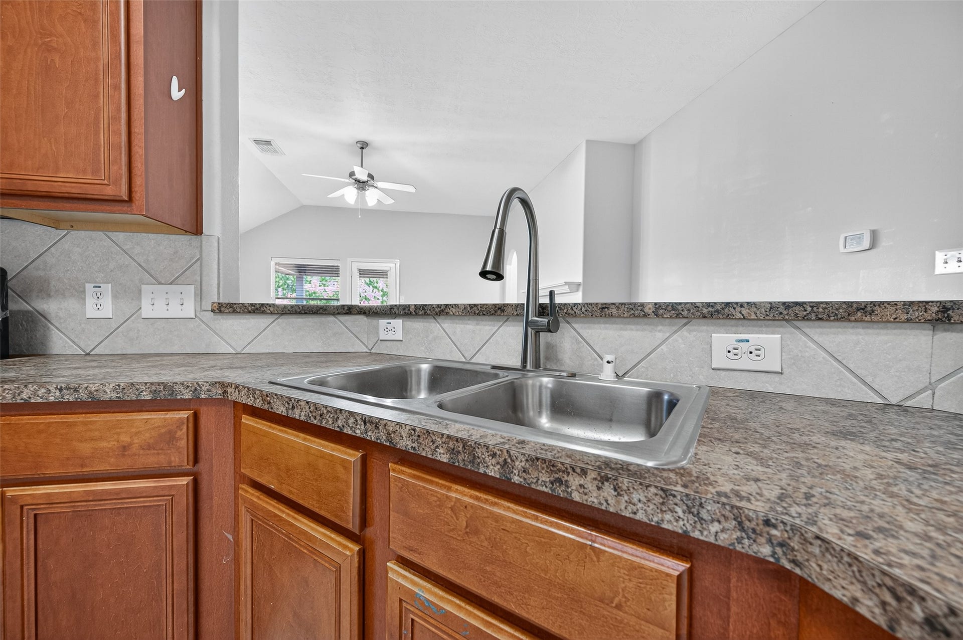 6927 Great Oaks Shadow Drive, Houston, TX 77083 6927 Great Oaks Shadow Drive, Houston, TX 77083