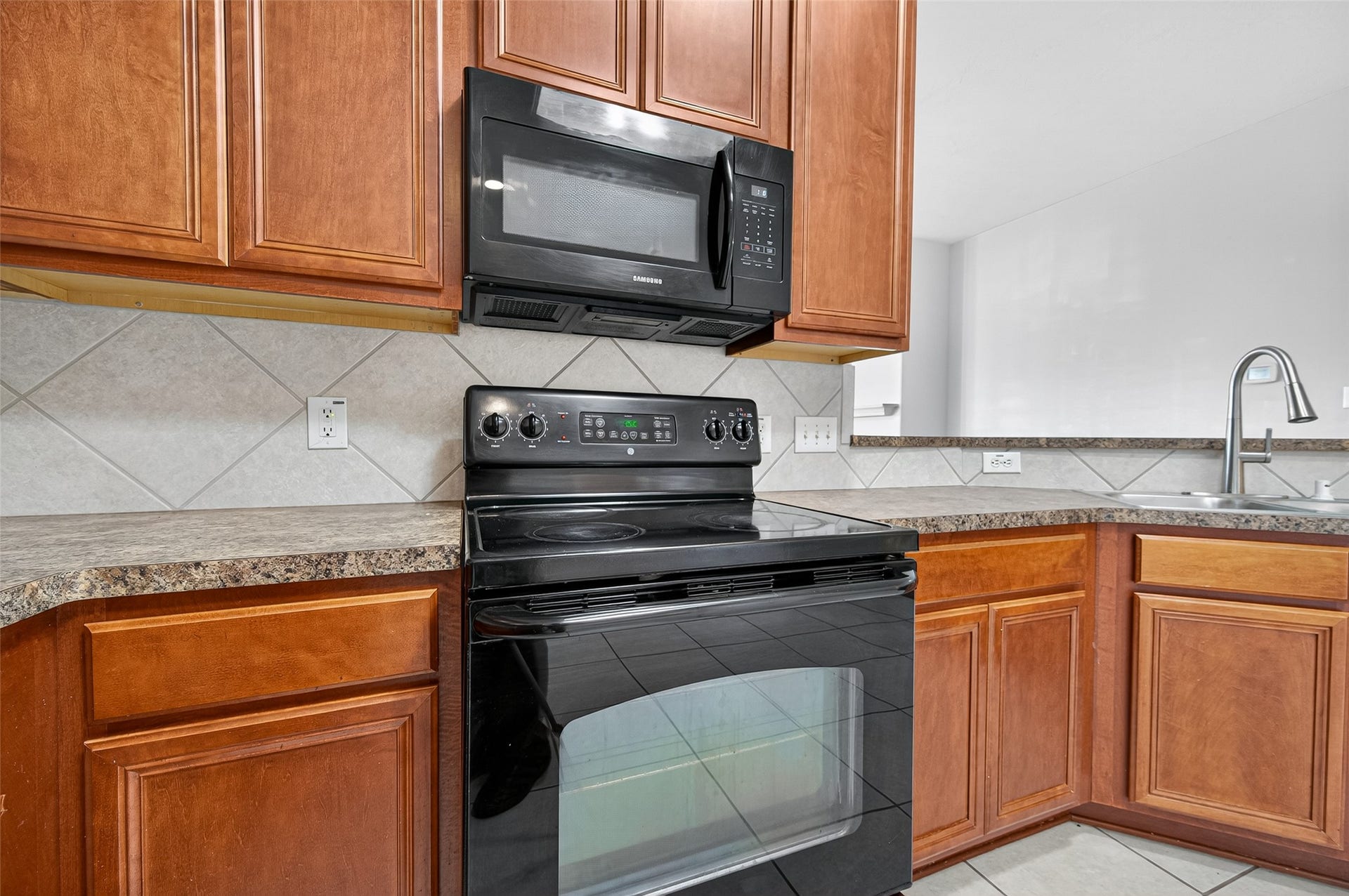 6927 Great Oaks Shadow Drive, Houston, TX 77083 6927 Great Oaks Shadow Drive, Houston, TX 77083