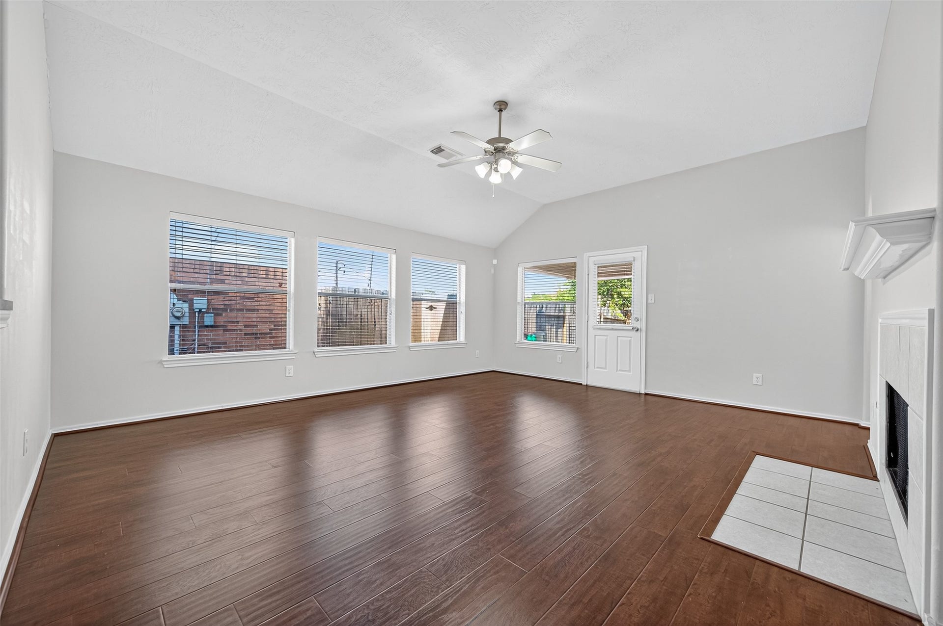 6927 Great Oaks Shadow Drive, Houston, TX 77083 6927 Great Oaks Shadow Drive, Houston, TX 77083