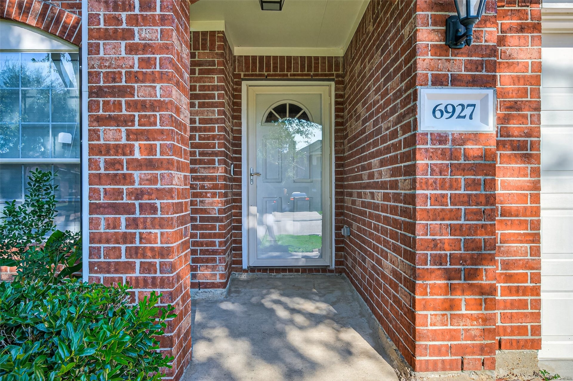 6927 Great Oaks Shadow Drive, Houston, TX 77083 6927 Great Oaks Shadow Drive, Houston, TX 77083