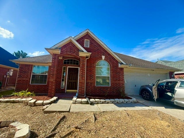 Property photo for 11126 Riverbank Ridge Lane, Pearland, TX