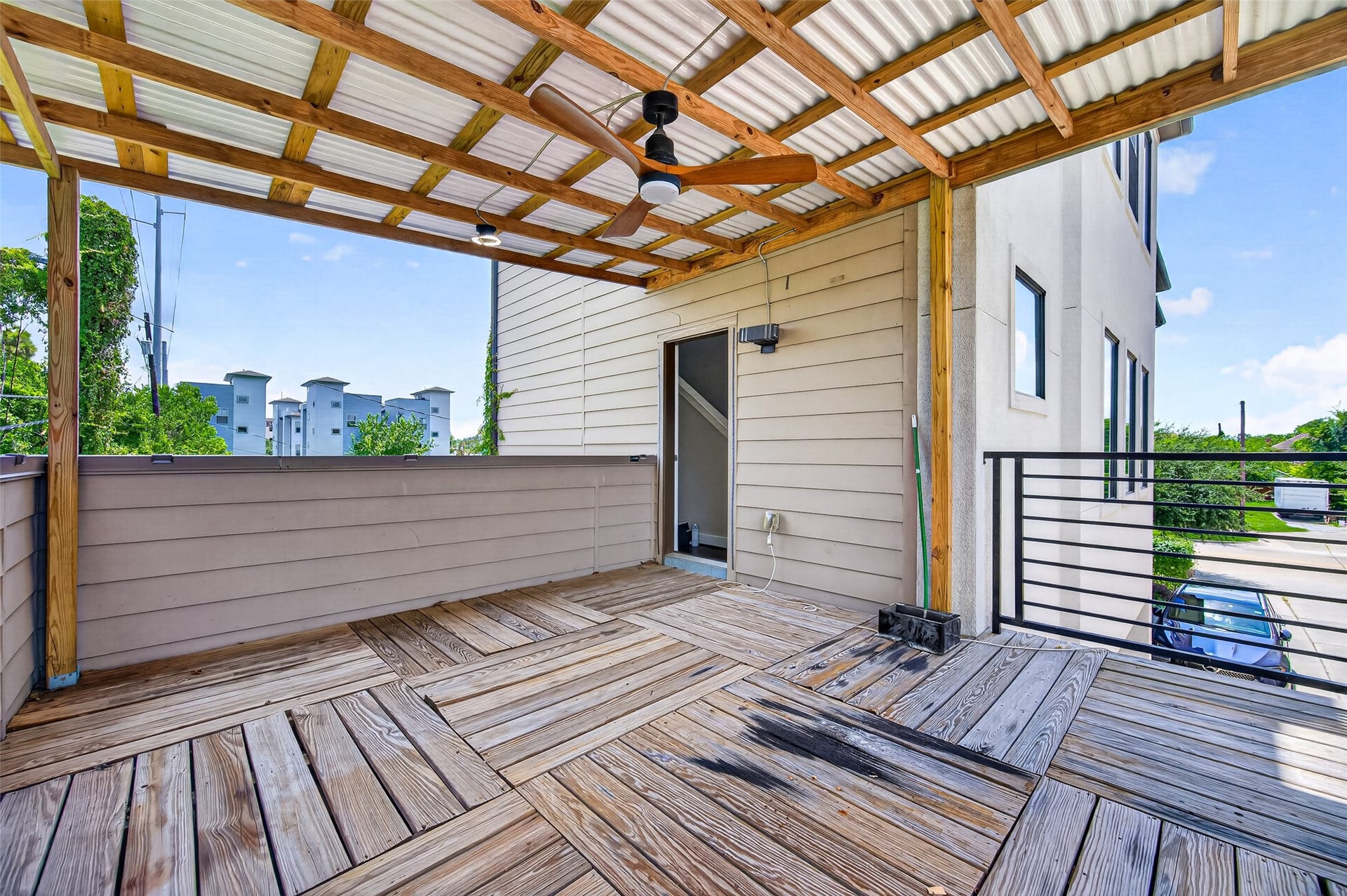 2805 Blodgett Street, #C, Houston, TX 77004 Charming outdoor patio offers a cozy seating area under a stylish pergola, perfect for relaxing or entertaining, complete with lush greenery and a grill station.