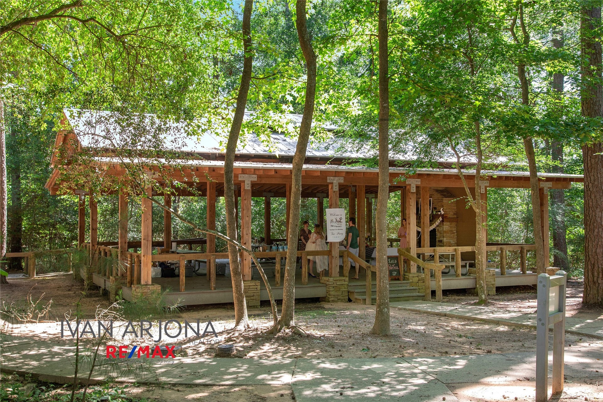 222 HAWKHURST, The Woodlands, TX 77354 222 HAWKHURST, The Woodlands, TX 77354