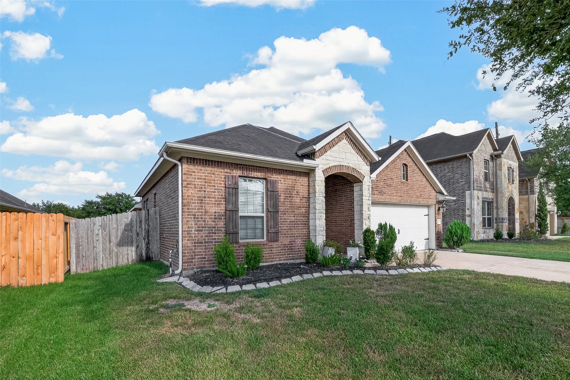 2115 Rolling Hills Drive, Pearland, TX 77581