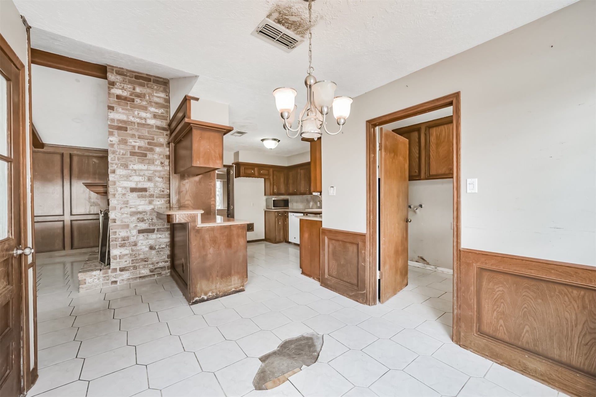 16511 Clearcrest Drive, Houston, TX 77059 16511 Clearcrest Drive, Houston, TX 77059