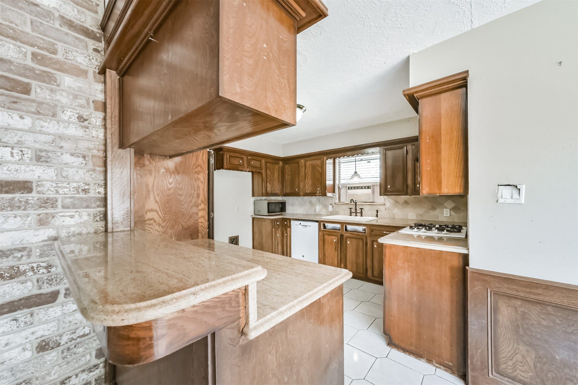 16511 Clearcrest Drive, Houston, TX 77059 16511 Clearcrest Drive, Houston, TX 77059