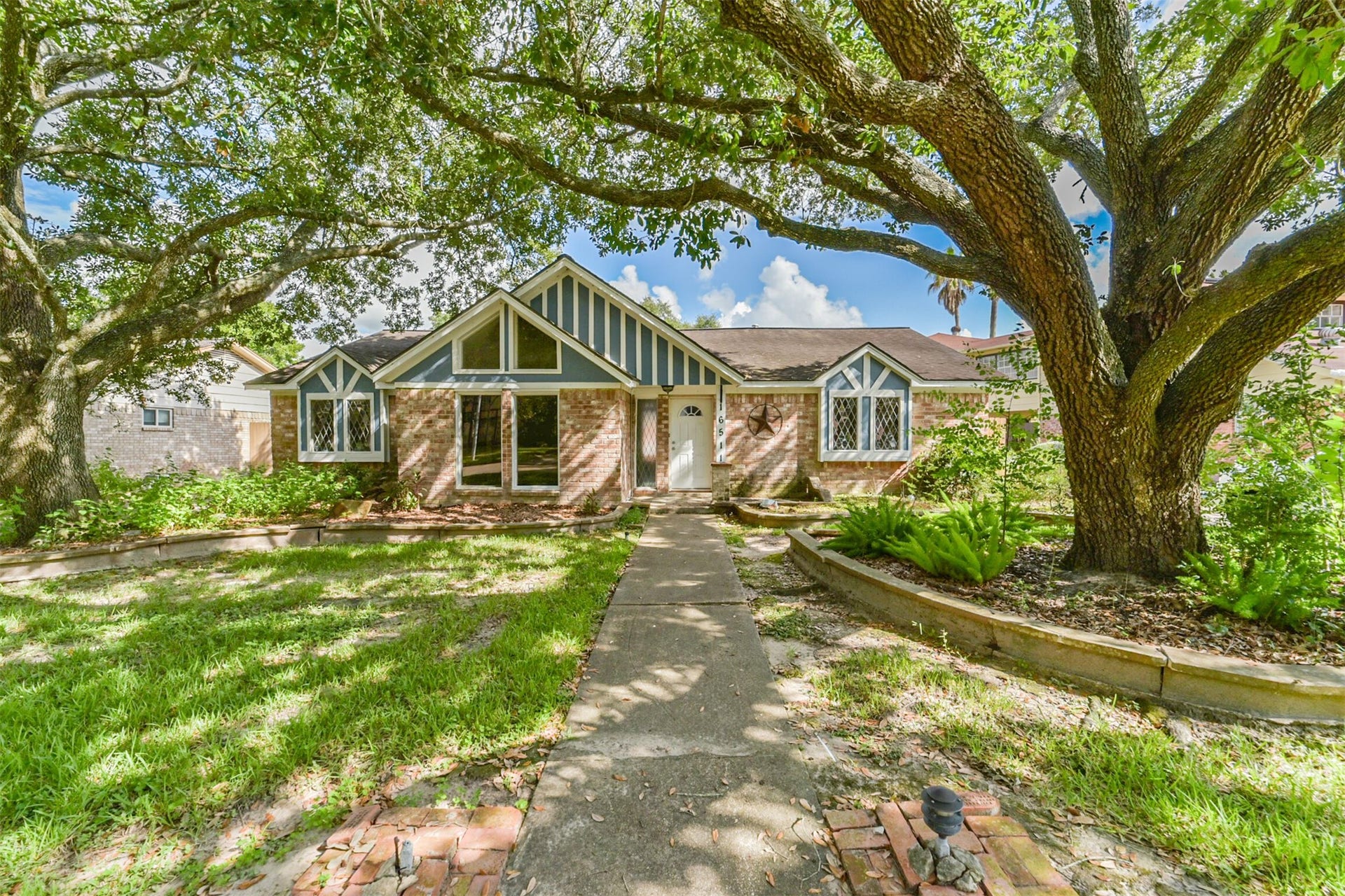 16511 Clearcrest Drive, Houston, TX 77059 16511 Clearcrest Drive, Houston, TX 77059