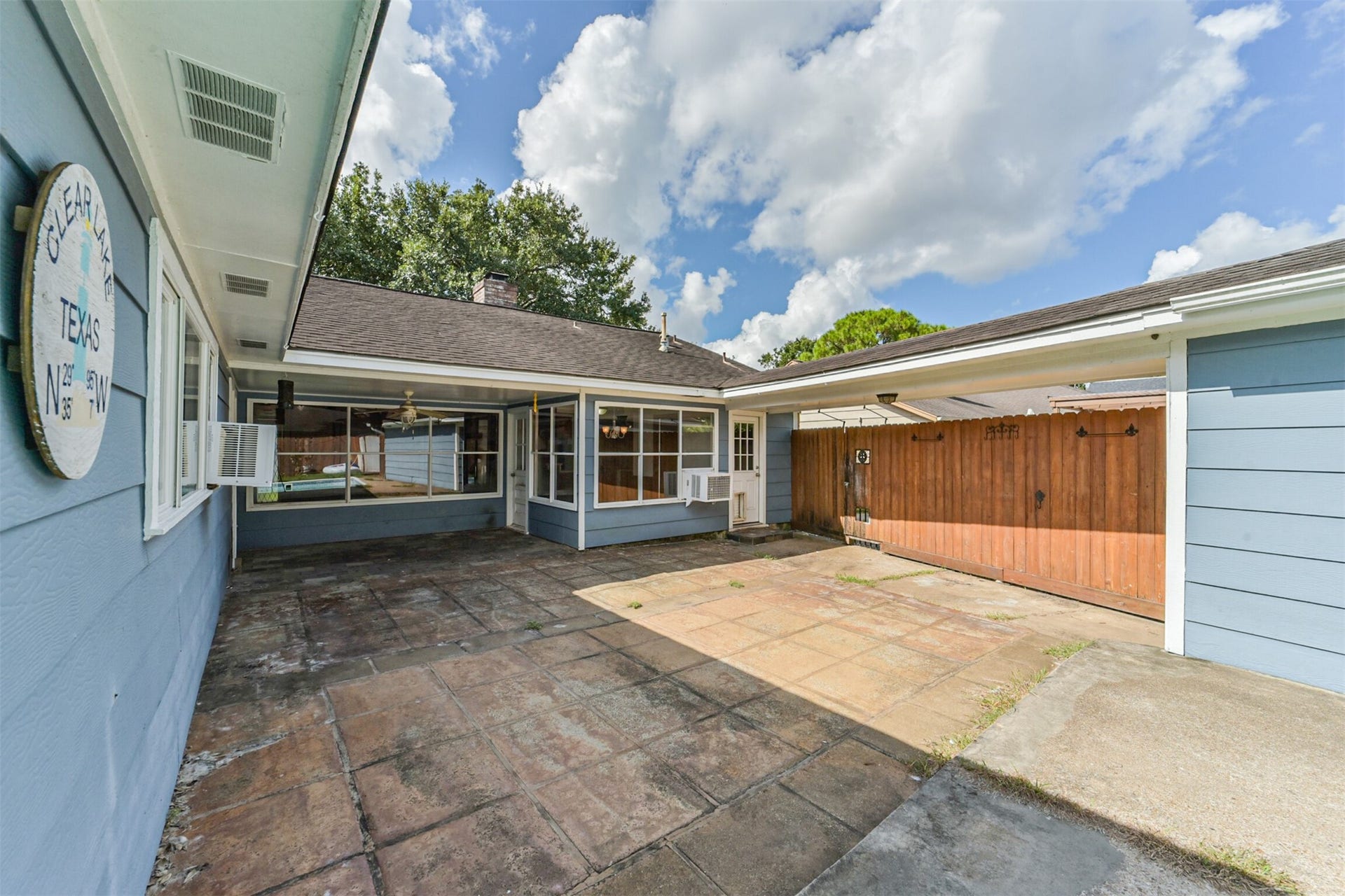 16511 Clearcrest Drive, Houston, TX 77059 16511 Clearcrest Drive, Houston, TX 77059