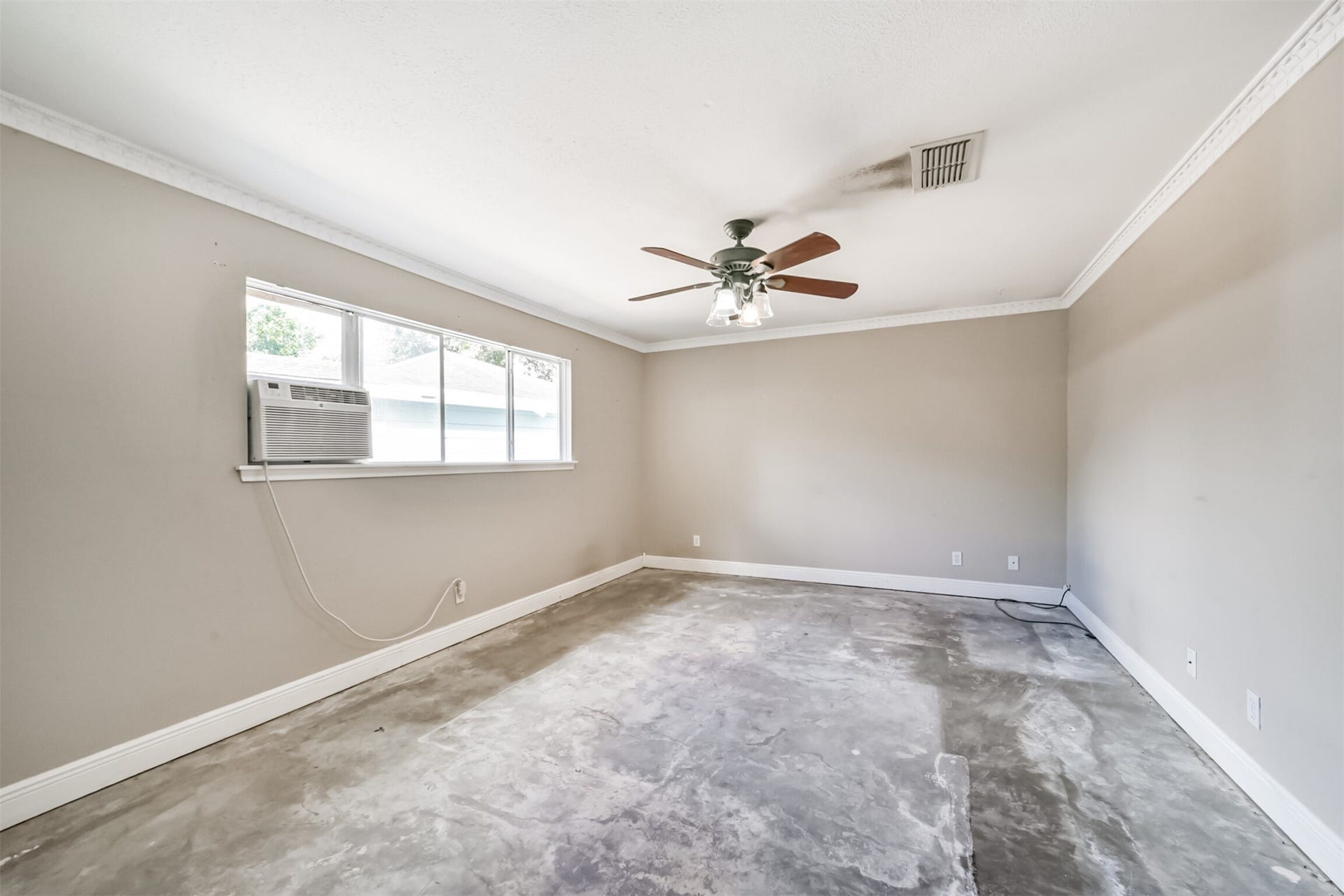 16511 Clearcrest Drive, Houston, TX 77059 16511 Clearcrest Drive, Houston, TX 77059