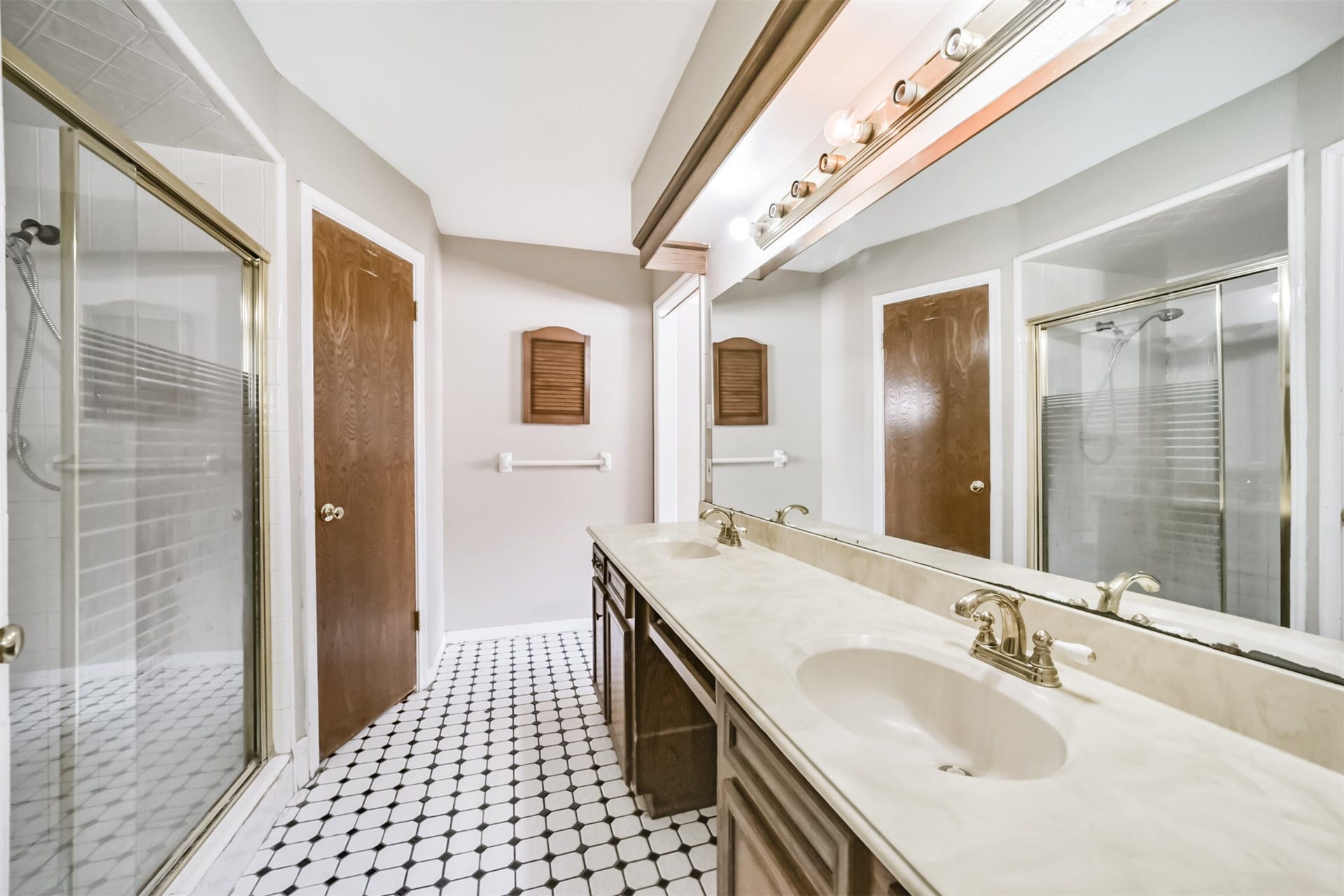 16511 Clearcrest Drive, Houston, TX 77059 16511 Clearcrest Drive, Houston, TX 77059