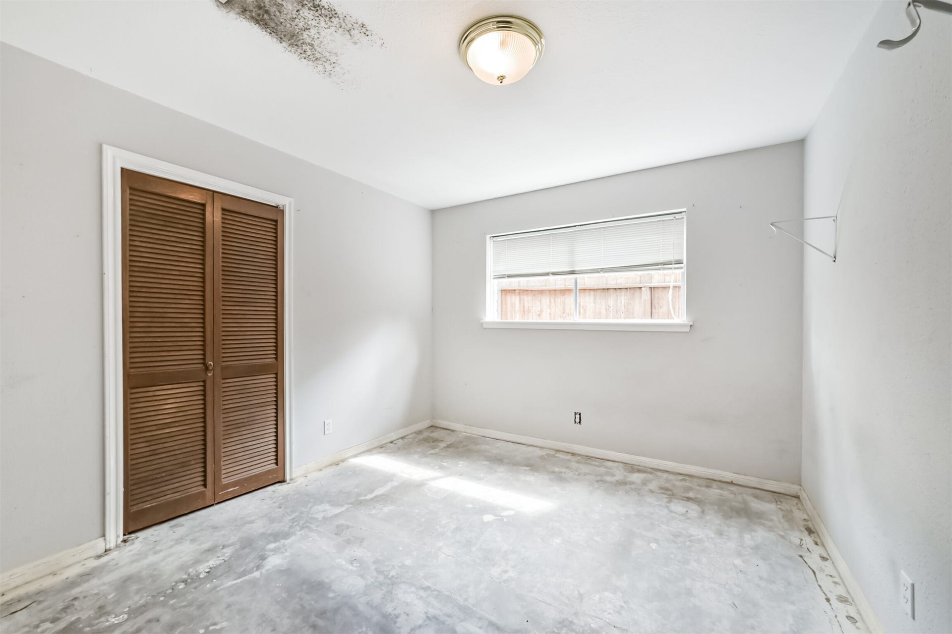 16511 Clearcrest Drive, Houston, TX 77059 16511 Clearcrest Drive, Houston, TX 77059