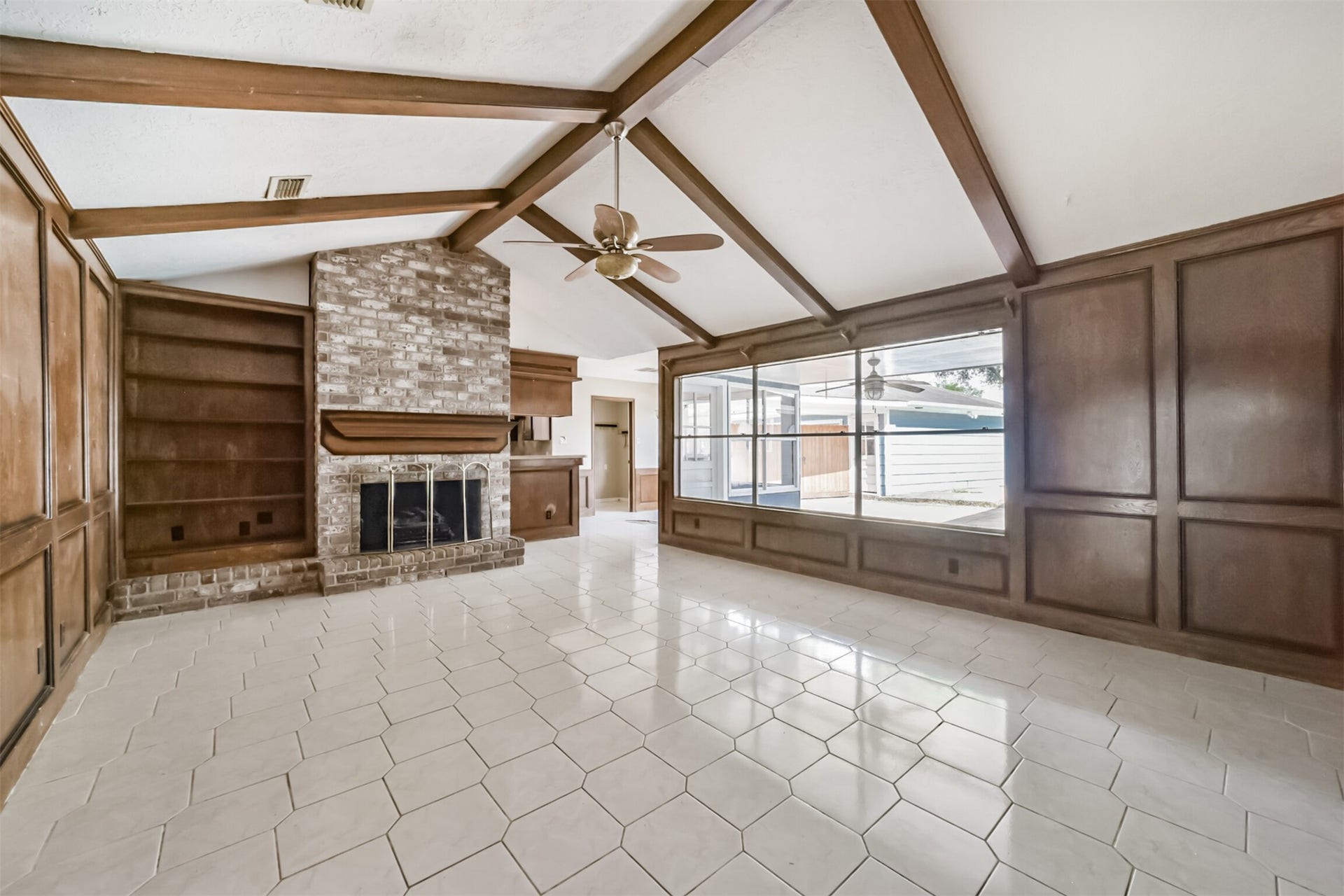 16511 Clearcrest Drive, Houston, TX 77059 16511 Clearcrest Drive, Houston, TX 77059