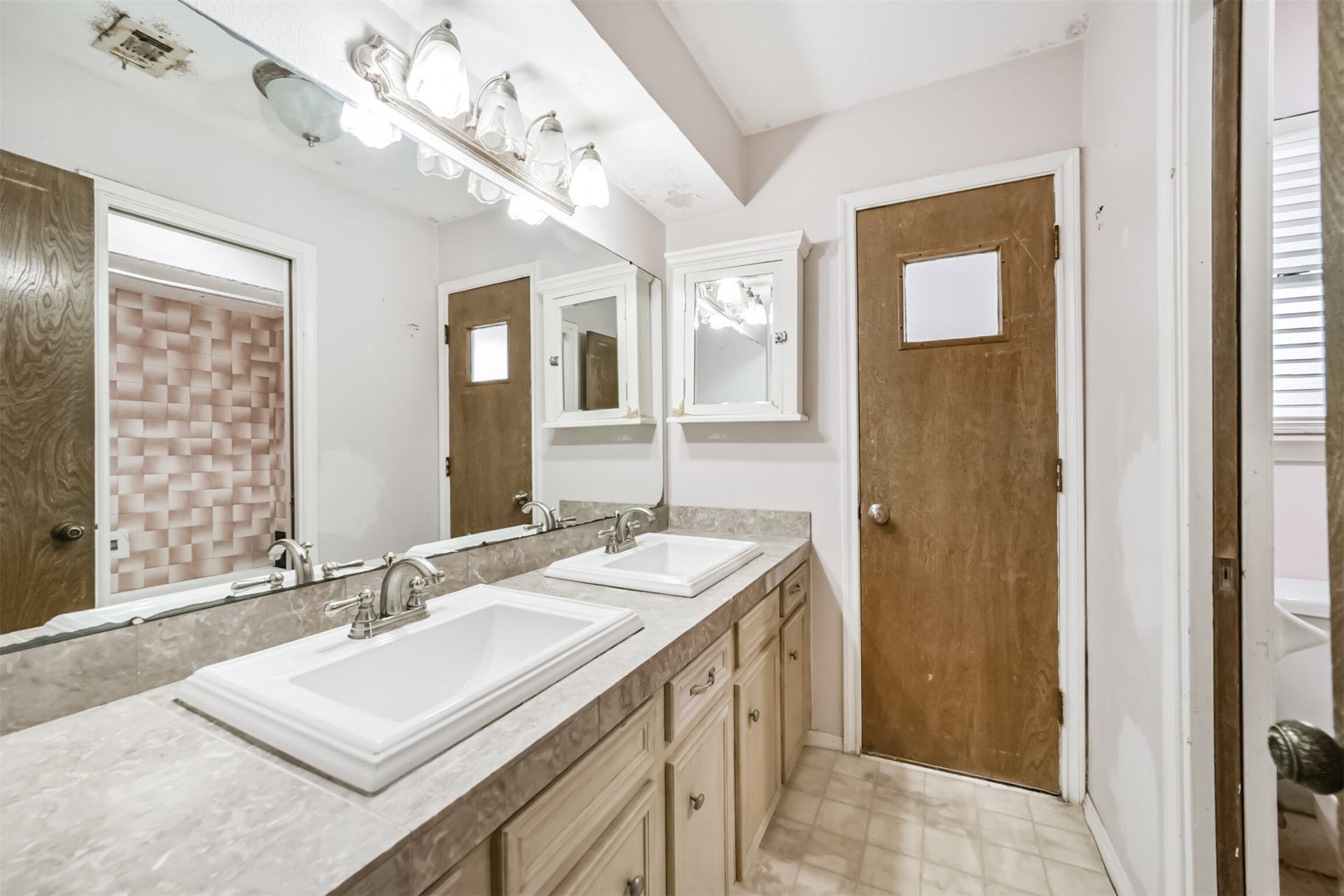 16511 Clearcrest Drive, Houston, TX 77059 16511 Clearcrest Drive, Houston, TX 77059