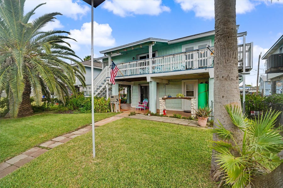 Property photo for 531 Pompano Street, Bayou Vista, TX