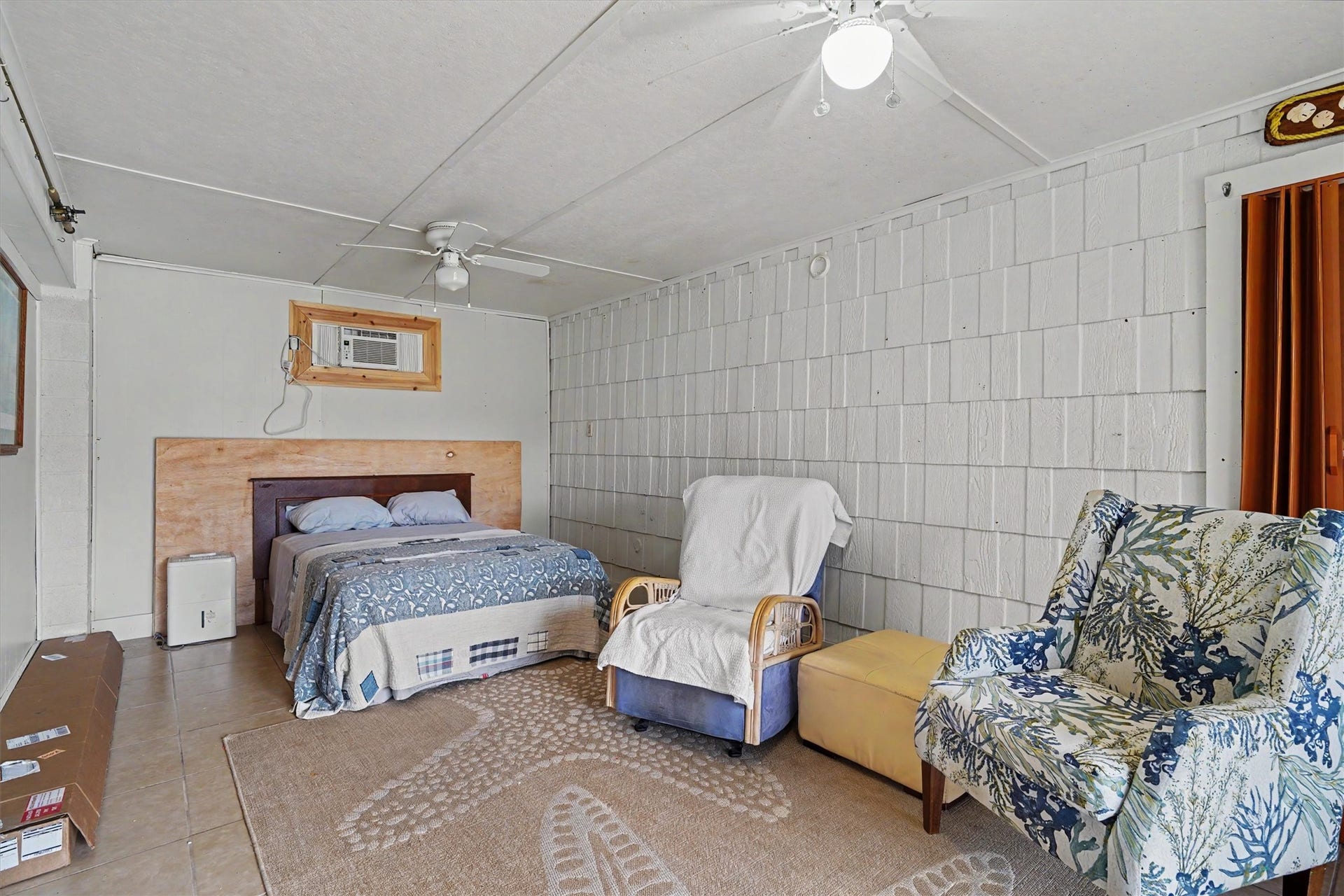 This versatile downstairs guest bedroom can easily adapt to your lifestyleuse it as a home office, game room, guest retreat, or even create your own waterfront bar and entertaining space. The possibilities are yours!